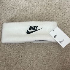 Hire And Black Nike Women’s Headband White Sports Headband With Sweatband, White Sweatband Headband, Casual White Band Headband, White Casual Headband, Casual White Headband, Adjustable White Headband With Sweatband, Adjustable White Elastic Headband, Nike Bandana, Nike Tie Headbands