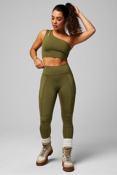 Edge 2-Piece Outfit Fabletics green/green/green female Activewear >> Womens >> Outfits regular Training Fitness Sets Outfit, Casual Yoga Outfit, Sport Set Women, Athlete Fashion, Matching Athletic Set, Winter Yoga Outfit, Fabletics Outfits, Runner Outfit Women, Cute Workout Sets