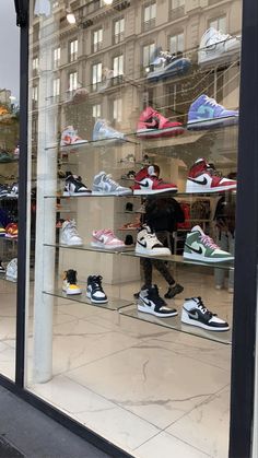 Nick Jordan Shoes, Sneaker Store Design, Nick Shoes, Jordan Store, Sneaker Closet, Ideas Closet, Jordans Nike