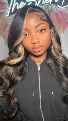 Black Wig With Brown Streaks, Skunk Streak Wig, Prom Hairstyles With Highlights, Black And 613 Quick Weave, Birthday Sew In Hairstyles With Color, 613 Highlights On Black Hair, Sew In Weave With Closure Color, Side Part Quick Weave With Highlights, Color Wigs On Dark Skin Women