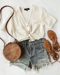 Style Capsule, Tom Selleck, Summer Trends Outfits, Dream Outfits, Ootd Ideas, Stylish Sandals, Minimalist Wardrobe, Pretty Stuff, Festival Looks