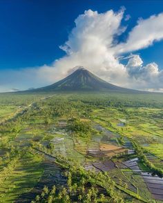 Mt. Mayon, Albay, Bicol Volcano In Philippines, Mt Mayon, Philippines Destinations, Mayon Volcano, Mundane Life, Green Nature Wallpaper, Farm Fields, Siargao Island, Floating Architecture