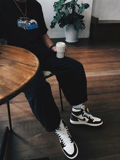 Hiphop Culture, Hypebeast Fashion, Culture Fashion, Mens Casual Outfits Summer, Black Men Street Fashion, Street Style Outfits Men, Mens Outfit Inspiration, Mens Fashion Streetwear, Stylish Mens Outfits