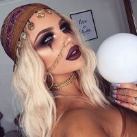 Pretty Halloween Makeup, Halloween Costumes Women Scary, Halloween Makeup Witch, Makeup Zombie, Halloween Makeup Clown, Easy Halloween Costumes For Women, Halloween Make-up Looks, Halloweenský Makeup, Creepy Halloween Costumes