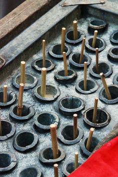 an old machine with lots of wooden sticks sticking out of it