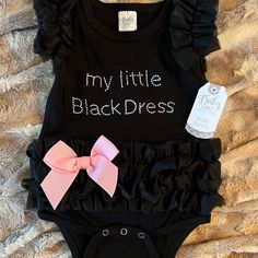 This Sweet "My Little Black Dress" Onesie From Baby Ganz Is Absolutely Adorable. It Has Tulle Trim And A Pink Bow On Front. It Fits Size 6 To 12 Months And Has Snaps For Easy Diaper Changes. Quickly Shipped With Care From A Non-Smoking Home Gothic Baby, Baby Mode, Baby Diy, Baby Time, Everything Baby, Beanie Babies, Baby Outfits, Girls Rompers