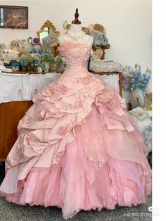 Gaun Abad Pertengahan, Quinceanera Themes Dresses, Quinceanera Dresses Pink, Pretty Quinceanera Dresses, Theme Dress, Princess Ball Gowns, Prom Dress Inspiration, Pretty Prom Dresses