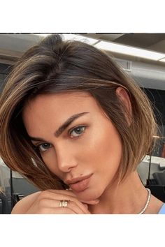 Chin Length Haircuts, Oval Face Haircuts, Chin Length Hair, Haircuts Straight Hair, Short Bob Hairstyles, Great Hair, Hair Dos, Hair Highlights