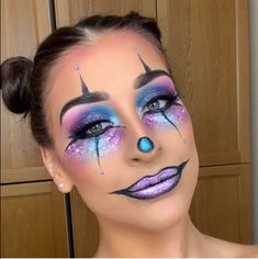 Glamour Clown Makeup, Circus Themed Makeup, Clown Make Up Karneval, Cute Clown Makeup For Women, Carnival Clown Makeup, Purple Clown Makeup, Pastel Clown Makeup, Circus Clown Makeup, Happy Clown Makeup