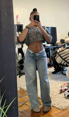 shoes- Birkenstock  jeans- American Eagle Welcome Week Outfits College, Six Flags Outfit Ideas, Jhene Aiko Concert Outfit, Casual Outfits For College, Tomboy Stil, Pakaian Hipster, Tomboy Outfit Ideas, Tomboy Outfit, Baggy Outfit Ideas