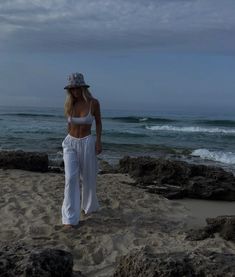 Josefine H J Summer, White Linen Pants Outfit, Summer Fits Aesthetic, Italian Summer Outfits, Linen Beach Pants, Linen Pants Outfit, Summer Pants Outfits