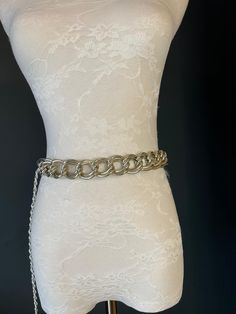 X-long Extra chunky heavy chain belt in silver or gold.  Pair with a range of outfits. This chunky chain belt is a great wardrobe accessory and perfect for gifting.  Choose your waist size in inches, all belts come with an extra 12 inch hanging chain. Heavy Chain, Beautiful Belts, Fan Design, Boho Glam, Woven Belt, Bridal Belt, Metal Belt, Wardrobe Accessories, Leather Weaving