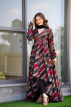 Latest Dress Designs Pakistani, Code Set Dress, Daily Wear Dresses For Women, Casual Kurti Designs, Stylish Frock Design, Pakistani Frocks, Simple Frock, डिजाइनर कपड़े, Board Classroom