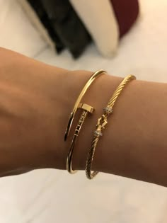 Jewelry Accessories 2022, Nail Bangle Cartier, Gold Bracelet Cartier, Gold Bracelets Aesthetic, Cartier Bracelet Aesthetic, Just Un Clou Bracelet, Kada Designs Gold, Cartier Gold Bracelet, Designer Bracelet Stack