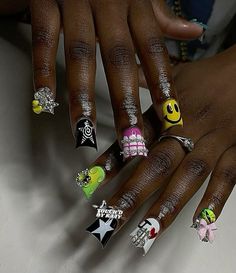 Duck Nail Freestyle, Spongebob Nails Acrylic, Black Y2k Nails, Junk Duck Nails, Nail Freestyle, Duck Nail, Spongebob Nails