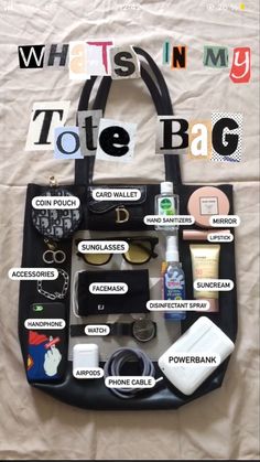 What’s In My Tote Aesthetic, What’s In My Purse, Uni Bag Essentials, What's In My Bag Aesthetic, Carry On Backpack For Women, Bag Necessities, Summer Bag Essentials, What's In My Purse