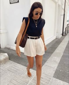 90 Degree Outfit Summer, How To Wear Denim Shorts Summer Outfits, Amalfi Coast Dinner Outfit, Button Down Tank Top Outfit, New York Summer Outfits 2024, Orange County Outfits, Casual Minimalist Outfit Summer, Atx Aesthetic