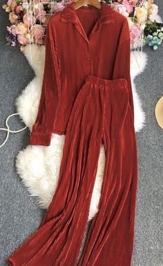 Plisse wide leg pant set -Long sleeve button down top -Wide leg pants. Cinnamon Red Straight Wide Leg Pants, Pants Elegant, Fitness Outfits, Loose Outfit, Wide Leg Pant, Tracksuit Women, Hot Dress, Pant Set, Winter Looks