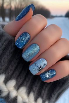 61 Stunning Blue Christmas Nail Ideas for 2024 Winter Christmas Nails Green, Blue Winter Acrylic Nails, Winter Almond Nails Designs, Dip Nail Ideas Winter, Happy New Year Nails Designs, Scalp Remedies, Sparkly Nail Designs, Blue Christmas Nails, Fingernail Art