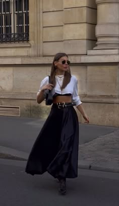 Aesthetic Instagram Photos, Style Inspiration Outfit Ideas, Outfit Ideas Trendy, Inspiration Outfit Ideas, Fashion Style Tips, Midi Circle Skirt, Chique Outfit, Skirt Outfits Fall, Formal Fashion