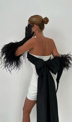 Bow-embellishedFully linedHook and zip fastening at backNon-stretchy fabricMid-weight fabricDry clean Farewell Dress Ideas Western, Bow Overlay, Farewell Dress Ideas, Farewell Dress, Dream Closet Clothes, Bow Mini Dress, Homecoming Ideas, Closet Clothes, Hepburn Style