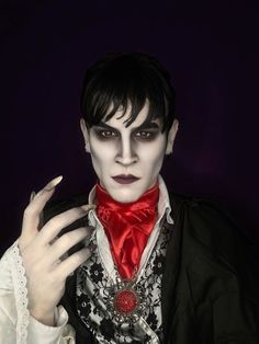 #halloween #vampiro #vampire #makeupart #maquiagemartistica Barnabas Collins, Vampire Makeup, Makeup Art, Halloween, Makeup, Pins, Make Up