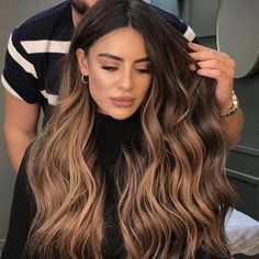 Balayage caramello autunno 2020, foto delle nuance di tendenza Honey Brown Hair, Hair Done, Honey Hair, Brown Blonde Hair, Brown Hair With Highlights, Hair Inspiration Color, Hair Inspo Color