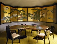 Paolo Genta Western Interior Design, Japanese Decoration, Interior Vignette, Western Interior, Japanese Decor, Chinese Architecture, Japanese Painting, Wall Deco