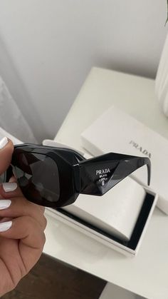 Prada Aesthetic, Sunglasses For Your Face Shape, Stile Blair Waldorf, Devil Wears Prada