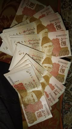 Eidi Pics Money, Pakistani Money Snapchat, Pakistani Money Pics, Pakistani Money, Money Snaps, Money Snap, Feeling Deeply, Business Instagram Ideas