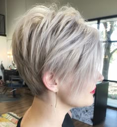 Tapered Long Pixie Haircut for Straight Hair Back Of Pixie Haircut, Mushroom Blonde Hair Color, Hair Color Pixie Cut, Color Pixie Cut, Edgy Pixie Hairstyles, Shaved Pixie, Longer Pixie Haircut, Long Pixie Hairstyles, Pixie Cut With Bangs