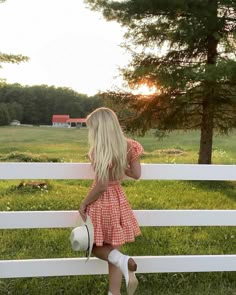 Foto Cowgirl, Senior Photoshoot Poses, Country Summer, Senior Photo Outfits, Looks Country, Pose Fotografi