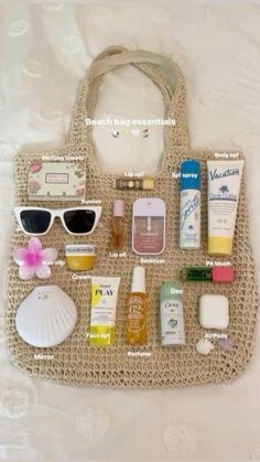 Summer Bag Essentials, Everyday Bag Essentials, Beach Bag Essentials, School Bag Essentials, Travel Bag Essentials, Inside My Bag, Beach Packing, Purse Essentials, What In My Bag