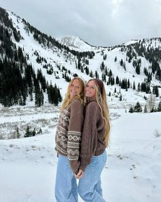 winter photoshoot, winter pic ideas, snow day, utah mountains Cute Winter Pics For Instagram, Cute Winter Poses For Instagram, Snow Mountain Photoshoot, Winter Pictures Poses, Friend Snow Pictures, Best Friend Photoshoot Winter, Snow Photoshoot Ideas Friends, Winter 2024 Aesthetic, Winter Friend Pictures