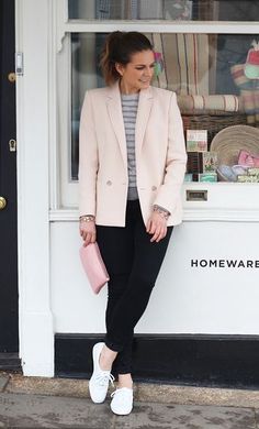 Blush Blazer Outfit, Comfy Travel Outfit Summer, Blush Blazer, White Keds, Outfit Grey, Comfy Travel Outfit