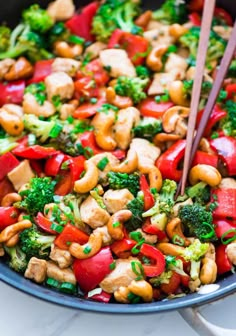 stir fry with broccoli, red peppers and cashews