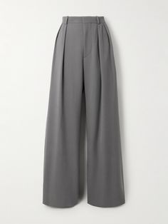 WARDROBE.NYC's pants are designed for a modern fit with a low-rise waist and enveloping, wide legs enhanced by sharp pleats. They're made from 'Slate' grain de poudre wool and work just as well with the coordinating blazer in our edit or a tonal top. Low Rise Wide Leg Pants, Zara Closet, Women Slacks, Styling Pants, Gray Slacks, Low Waisted Pants, Photographie Indie, Pleated Wide Leg Pants, Wardrobe Nyc