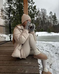 Mode Au Ski, Vinter Mode Outfits, Cabin Outfit, Outfits Leggins, Cabin Trip, Winter Fashion Outfits Casual, Snow Outfit, Uggs Outfit, Winter Fit