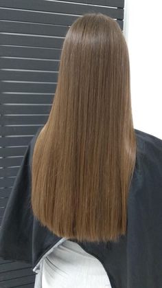 Long One Length Haircut, Level 7 Hair Color, Rambut Brunette, Brown Hair Looks, Brown Hair Inspo, Dark Blonde Hair, Hairdos For Curly Hair, Light Hair Color, Hair Stylies