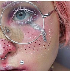 Makeup With Glasses, Pink Hair, Close Up, A Woman, Eye Makeup, Make Up, Glitter, Makeup, Glass