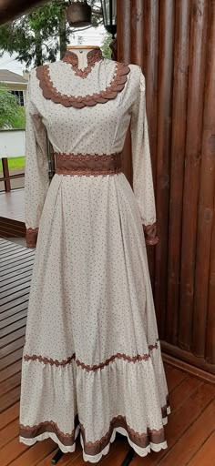 Model Dress Batik, Victorian Fashion Dresses, Vintage Dress Design, Womens Dress Coats, Girls Dresses Sewing, Designer Kurti Patterns, Gowns Dresses Elegant, Frock For Women, Modest Dresses Casual