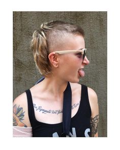 hot girl with skullet hairstyle / mullet / buzzcut Mullet Buzzcut, Flower Headbands, Shorter Hair, Scene Girls, New Haircuts, Undercut, Hair Cut, Beautiful People, Womens Hairstyles