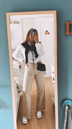 Outfit Avec Pantalon Beige, Pantalones Beige Outfit, Outfit Pantalon Beige, Nike Bag, Look Zara, Outfit Zara, Living My Best Life, Dinner Dress Classy