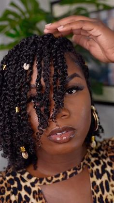 Mini Twist With Shells, Twist With Bangs For Black Women, Small Twists Natural Hair Short Hair, Afro Twist Hairstyles, School Hairdos, Stretched Hair, Short Twist, Braids Inspiration, Havana Twists