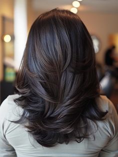 Mid Length Hair With Layers Dark Brown, Medium Haircuts With Bangs, Trendy Haircuts Medium, Rambut Brunette, Medium Haircuts, Going Grey, Praise Dance