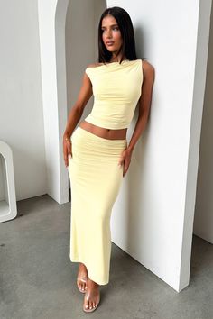 Turn heads this season in this stunning Vamika Maxi Skirt. This fun and flirty piece makes a statement with its body-con fit, double lining, and ruched sides. With an elasticated waistband and low-rise cut, this piece is sure to make your summer wardrobe scorching hot. Match her with the Vamika Top for a wild combo that'll get 'em looking! FABRICATION: 85% Cotton / 15% Polyester SIZING: Crystal's height is 162cm/5'3 and wears a size AU 6 / US 2. Crop Outerwear, Top With Skirt, Outfit Yellow, Maxi Skirt Outfit, Green Swimwear, Summer Formal Dresses, Red Swimwear, Blue Swimwear, White Swimwear