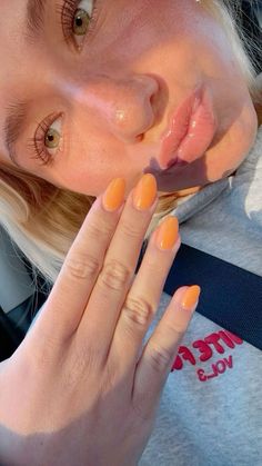 Simple Rounded Acrylic Nails, Take My Picture Nails, Pastel Nails Orange, Nails That Look Good With A Tan, Short Light Orange Nails, Summer Nails For Blondes, Tangerine Orange Nails, Summer Nails Single Color, Baby Orange Nails