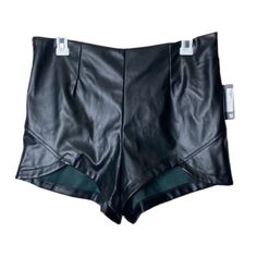 Spirit Halloween Black Faux Leather Tulip Cut Shorts Womens L Nwt Cosplay Costume New With Tags. No Flaws Or Defects. Women's Size Large. Measures 16" Waist, 18" Hip, 12.5" Rise, 2" Inseam. Black Halloween Club Bottoms, Punk Faux Leather Bottoms For Party, Gothic Faux Leather Bottoms For Night Out, Punk Style Faux Leather Party Bottoms, Gothic Faux Leather Party Bottoms, Punk Style Faux Leather Bottoms For Party, Fitted Black Leather Shorts, High Waist Bottoms For Halloween Night Out, Gothic Black Shorts For Night Out