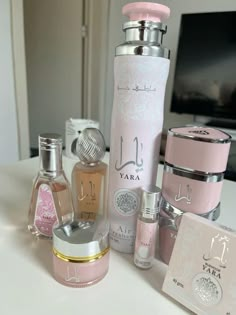 Making Perfume, Perfume Layering, Lattafa Yara, Perfumes Collection, Perfume Hacks, Koleksi Parfum, Perfume Quotes, Perfume Organizer, Bubble Solution