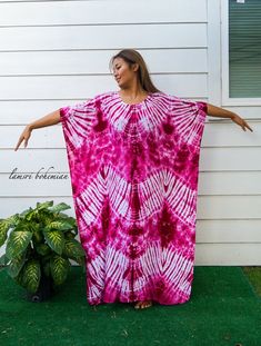 "🌈 Tie Dye Hippie Kaftan Dress, Loose Fit Tie Dye Dress, Beach Dress, Tie Dye Clothing, Oversize Kaftan Dress, Tye Dye Poncho, Tye Dye Shibori Measurement and detail: 👉Fabric: 100% Breathable and Comfy Rayon 👉Method: Hand Dyed (machine washable) 👉Size: One Size Fits Most (M-4XL) Extremely comfy 👉Length of Dress: 46\" 👉Width of Dress: 45\" 👉Bust 60\"- 90\" ------------------------------------------- 🌸Care Instruction: We recommend hand wash your dress in cold water and hang to dry. Do not Tiy Diy, Tie Dye Outfit, Stylish Tunic Tops, Diy Tie Dye Techniques, Tie Dye Patterns Diy, Tie Dye Clothing, Stylish Tunic, Dye Techniques, Dress Loose Fit